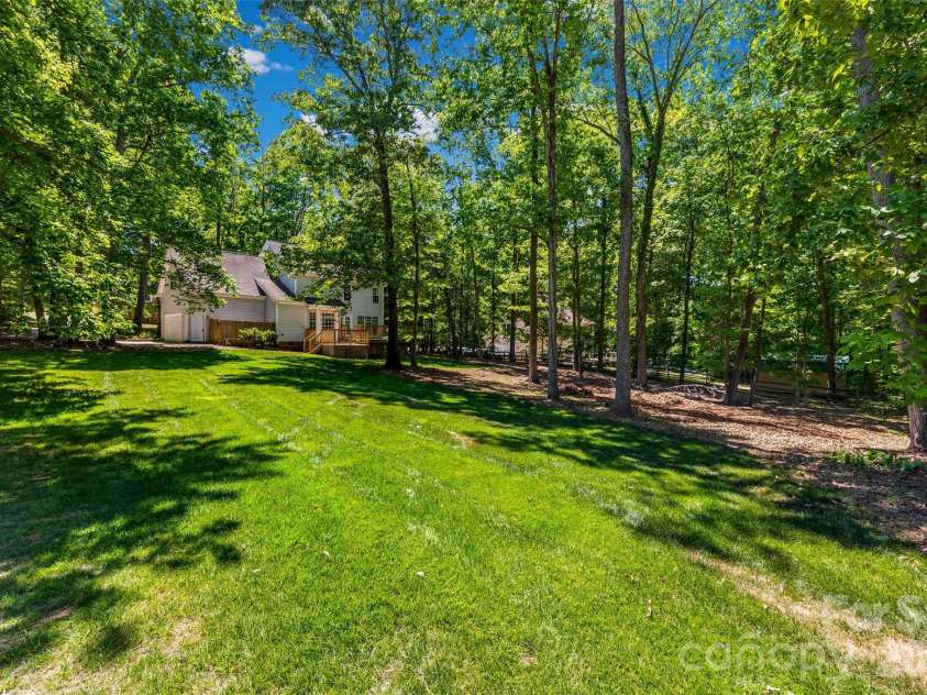 9139 Morgan Glenn Drive, Mint Hill, NC 28227.  MLS# CAR4378842, YatesRealty ID 20805. Large backyard