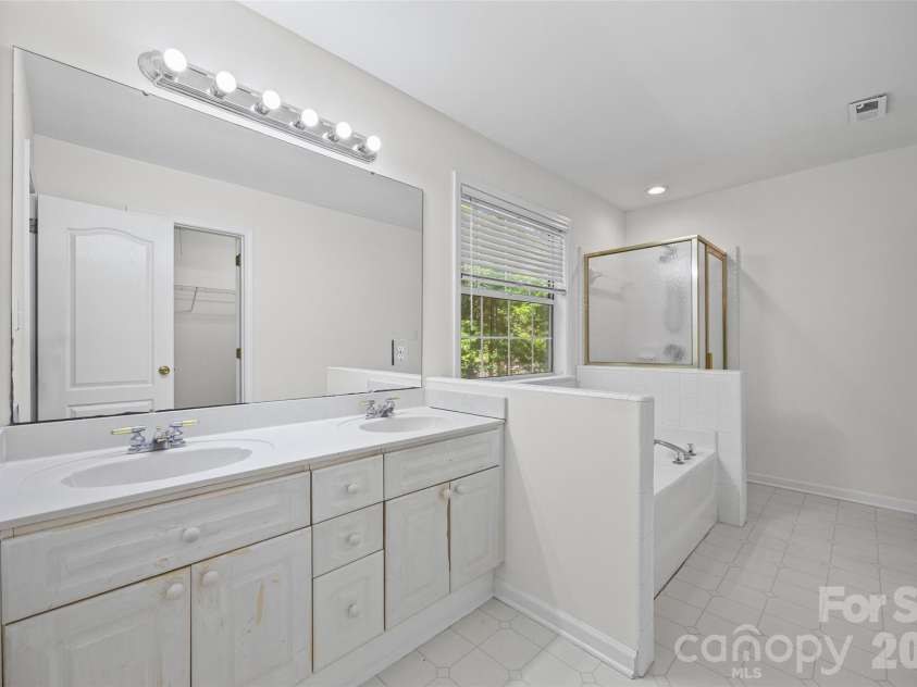 9139 Morgan Glenn Drive, Mint Hill, NC 28227.  MLS# CAR4378842, YatesRealty ID 20805. Primary Bathroom