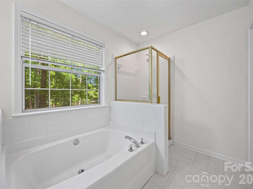 9139 Morgan Glenn Drive, Mint Hill, NC 28227.  MLS# CAR4378842, YatesRealty ID 20805. Primary Bathroom