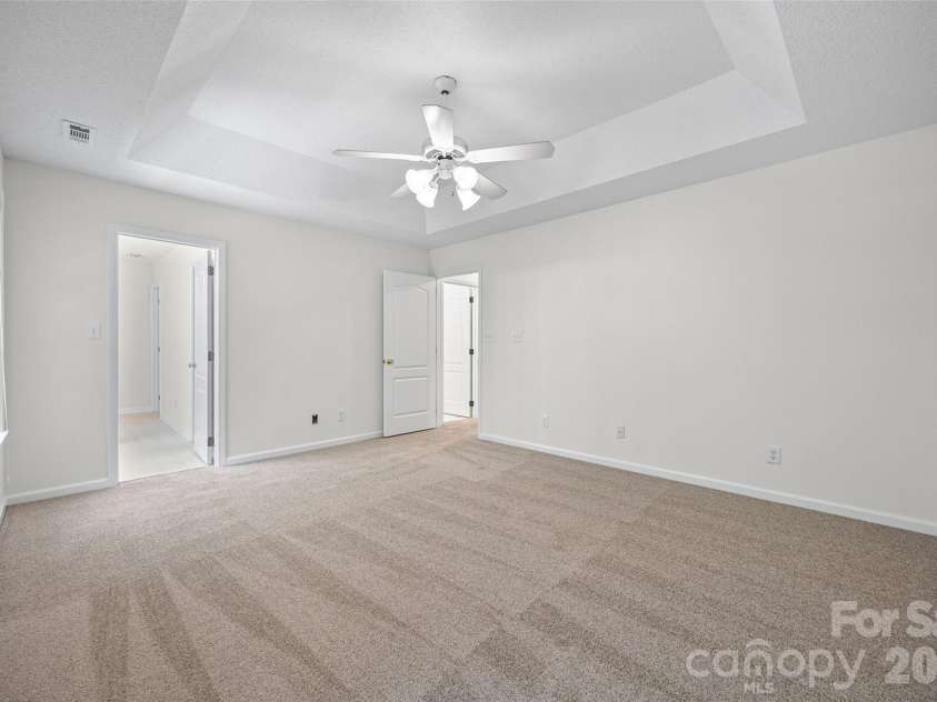 9139 Morgan Glenn Drive, Mint Hill, NC 28227.  MLS# CAR4378842, YatesRealty ID 20805. Primary Suite