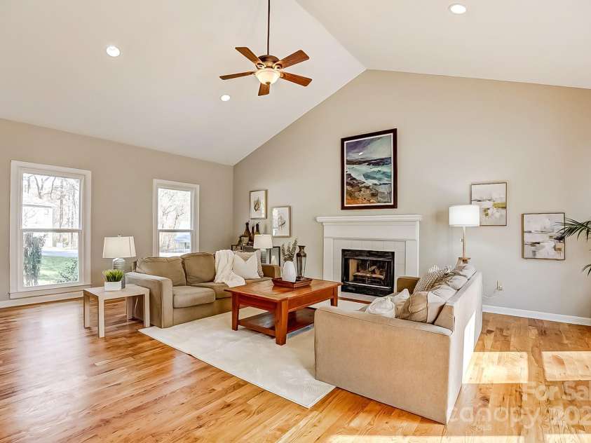7306 Timbercreek Court, Denver, NC 28037.  MLS# CAR4231186, YatesRealty ID 20806. Expansive great room with a soaring vaulted ceiling.Expansive great room with a soaring vaulted ceiling.