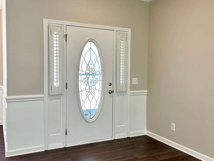 10550 Worsley Lane, Charlotte, NC 28269.  MLS# CAR4223421, YatesRealty ID 20807. 