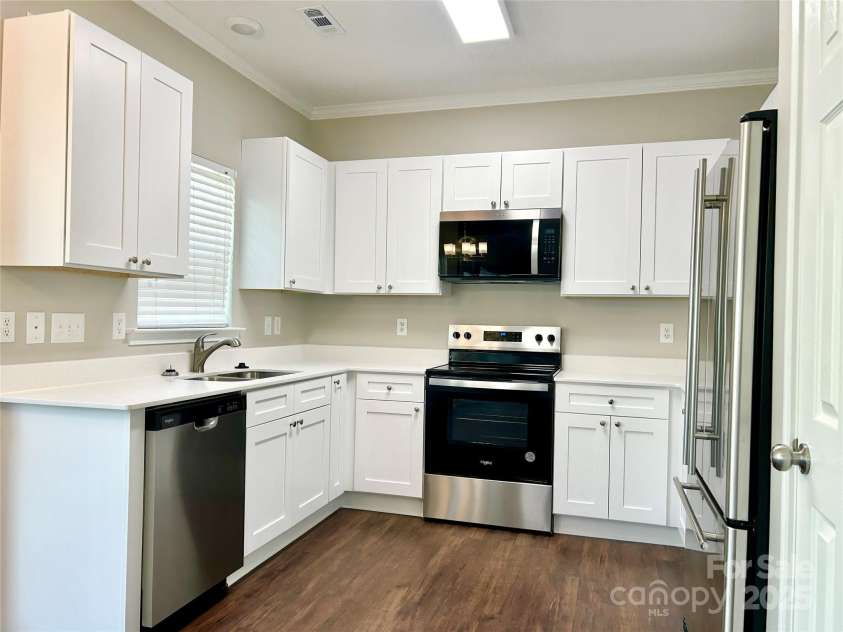 10550 Worsley Lane, Charlotte, NC 28269.  MLS# CAR4223421, YatesRealty ID 20807. 