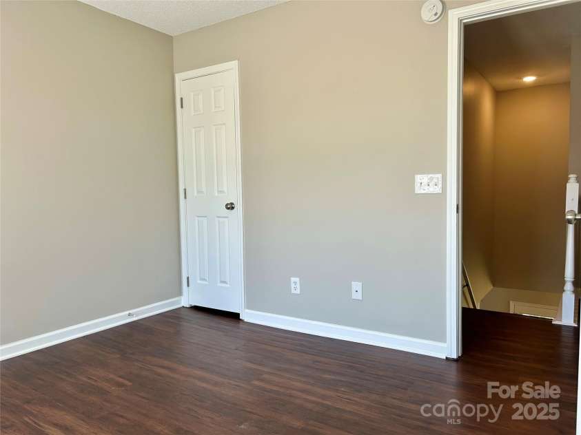 10550 Worsley Lane, Charlotte, NC 28269.  MLS# CAR4223421, YatesRealty ID 20807. 