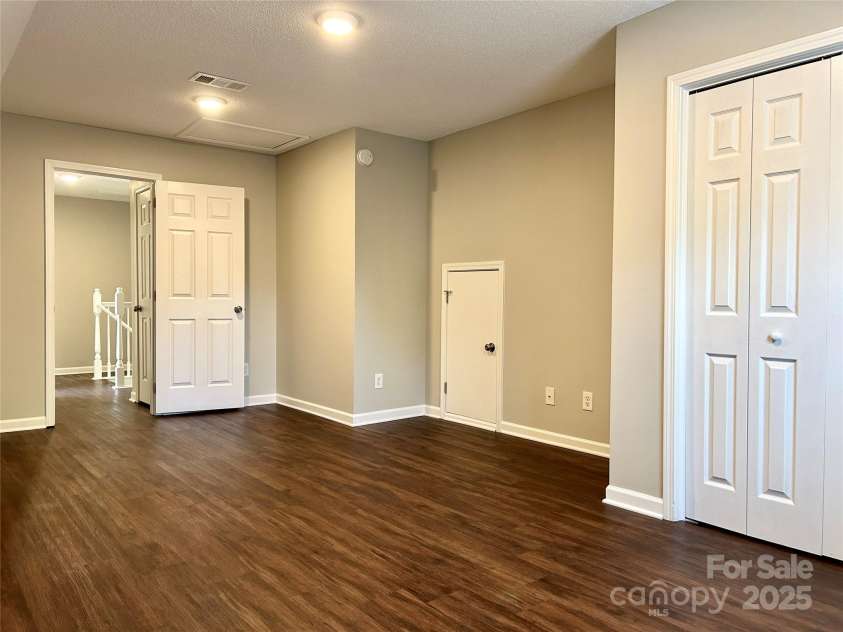 10550 Worsley Lane, Charlotte, NC 28269.  MLS# CAR4223421, YatesRealty ID 20807. 