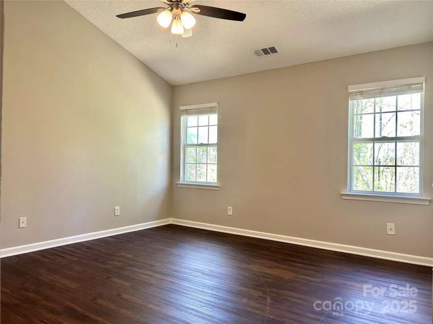 10550 Worsley Lane, Charlotte, NC 28269.  MLS# CAR4223421, YatesRealty ID 20807. 