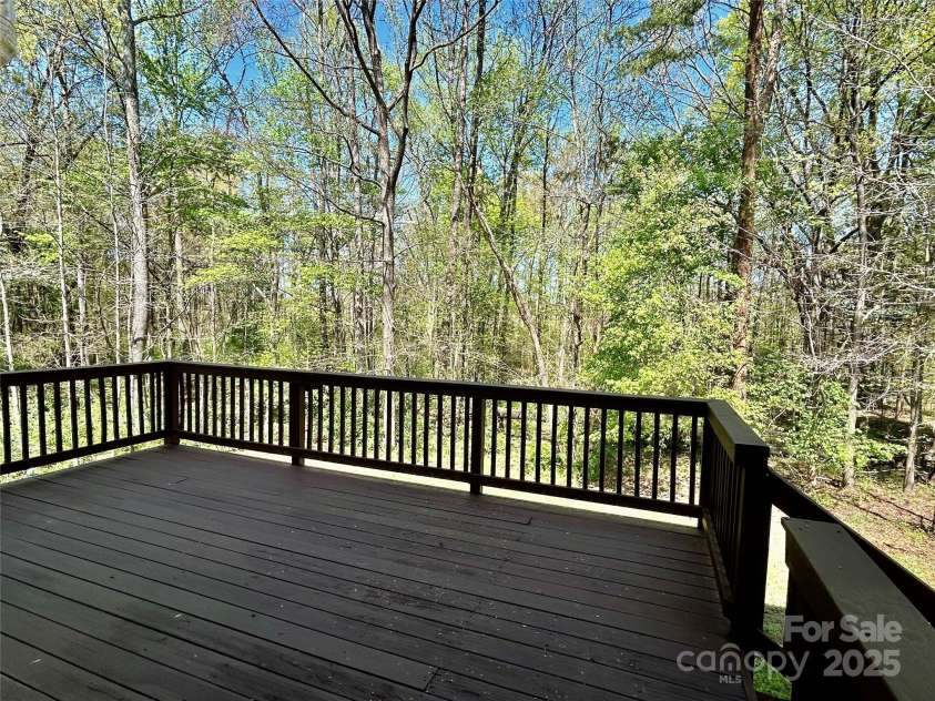 10550 Worsley Lane, Charlotte, NC 28269.  MLS# CAR4223421, YatesRealty ID 20807. 