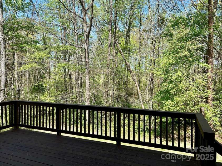 10550 Worsley Lane, Charlotte, NC 28269.  MLS# CAR4223421, YatesRealty ID 20807. 