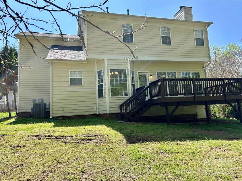 10550 Worsley Lane, Charlotte, NC 28269.  MLS# CAR4223421, YatesRealty ID 20807. 