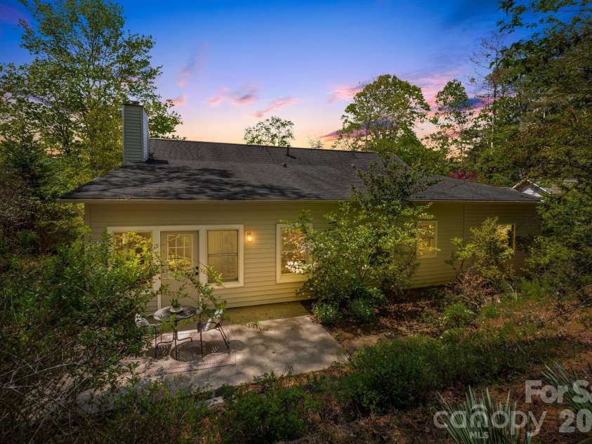 132 Fox Cross Drive, Brevard, NC 28712.  MLS# CAR4375876, YatesRealty ID 20807. 