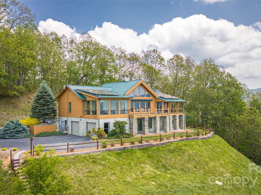 1730 Eagles Roost Road, Bryson City, NC 28713.  MLS# CAR4266458, YatesRealty ID 20808. 