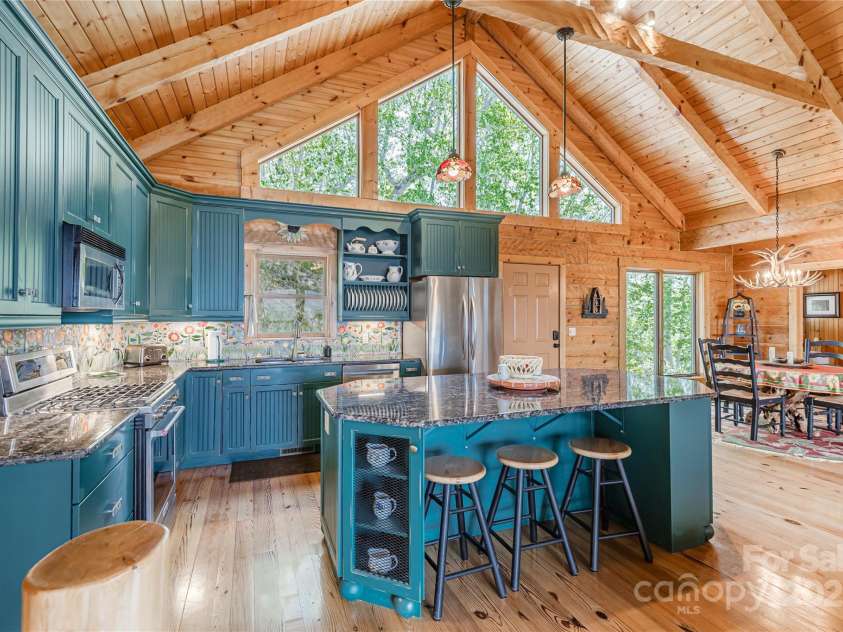 1730 Eagles Roost Road, Bryson City, NC 28713.  MLS# CAR4266458, YatesRealty ID 20808. 