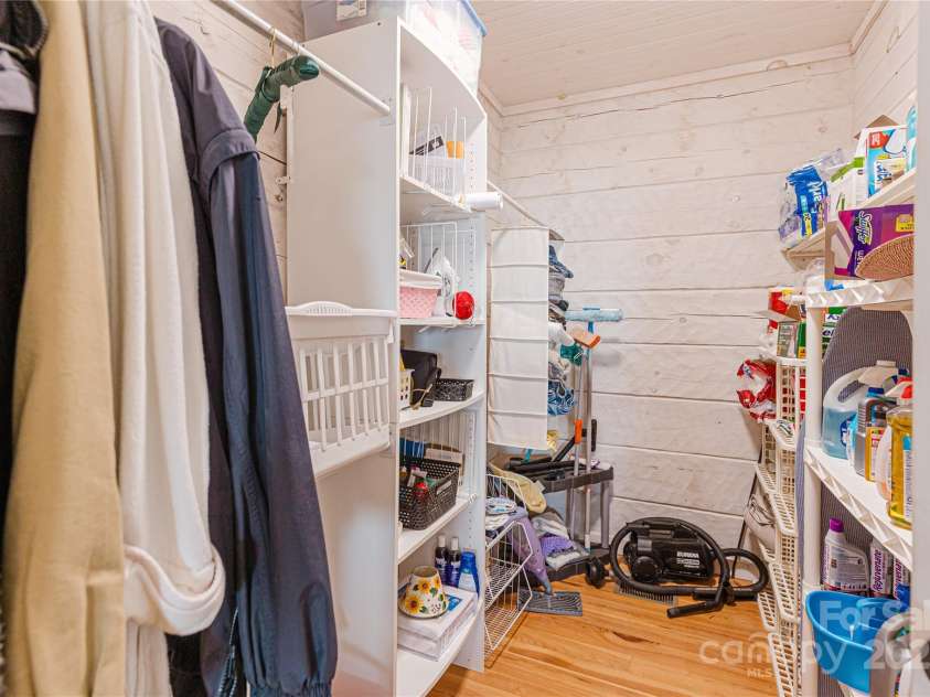 1730 Eagles Roost Road, Bryson City, NC 28713.  MLS# CAR4266458, YatesRealty ID 20808. 