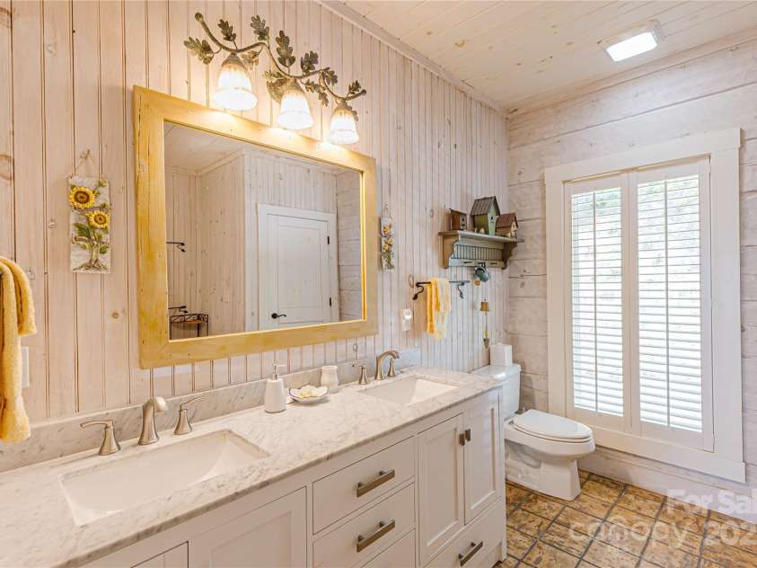 1730 Eagles Roost Road, Bryson City, NC 28713.  MLS# CAR4266458, YatesRealty ID 20808. 