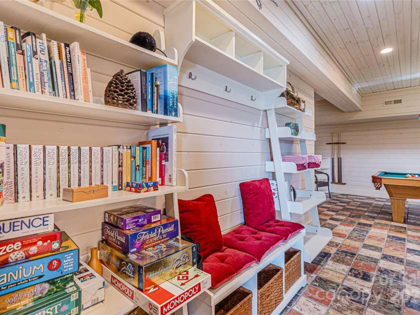 1730 Eagles Roost Road, Bryson City, NC 28713.  MLS# CAR4266458, YatesRealty ID 20808. 