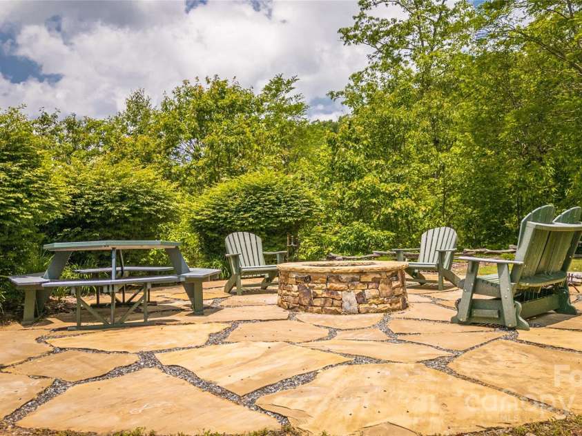 1730 Eagles Roost Road, Bryson City, NC 28713.  MLS# CAR4266458, YatesRealty ID 20808. 