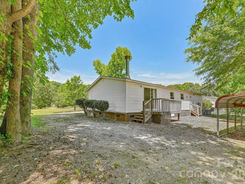 717 Rock Castle Drive, York, SC 29745.  MLS# CAR4376272, YatesRealty ID 20808. 