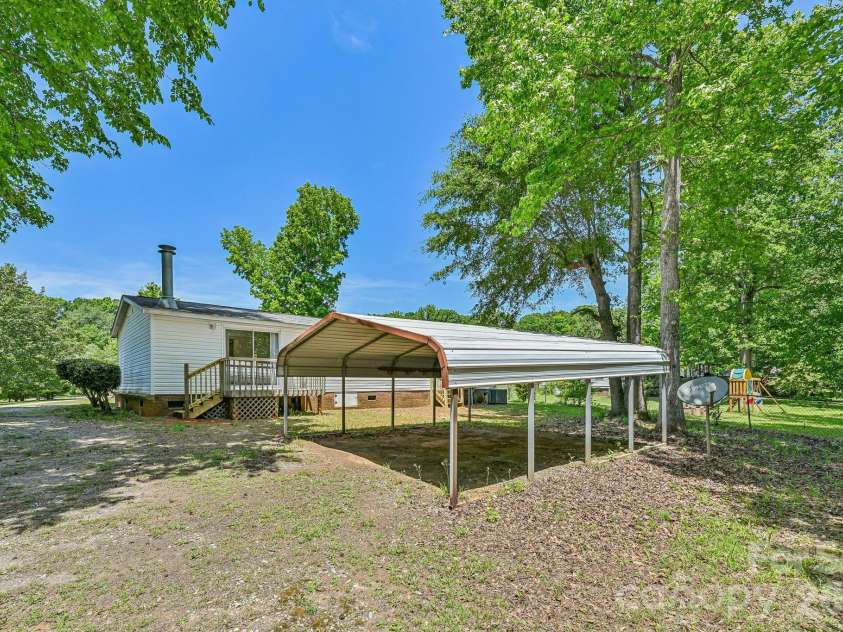 717 Rock Castle Drive, York, SC 29745.  MLS# CAR4376272, YatesRealty ID 20808. 