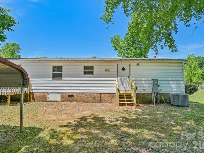 717 Rock Castle Drive, York, SC 29745.  MLS# CAR4376272, YatesRealty ID 20808. 