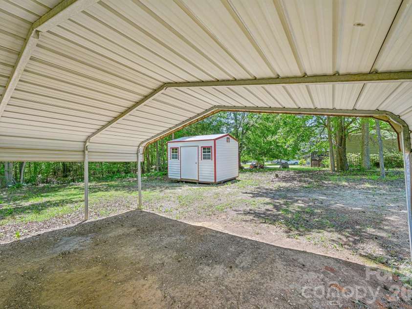 717 Rock Castle Drive, York, SC 29745.  MLS# CAR4376272, YatesRealty ID 20808. 
