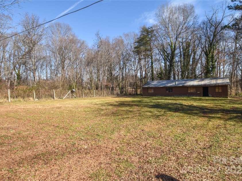 233 Third Creek Road, Statesville, NC 28677.  MLS# CAR4220725, YatesRealty ID 2081. 