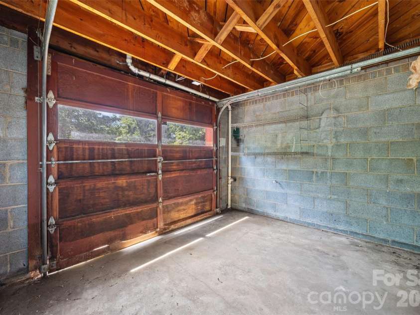 7233 Tuckaseegee Road, Charlotte, NC 28214.  MLS# CAR4379015, YatesRealty ID 20810. 