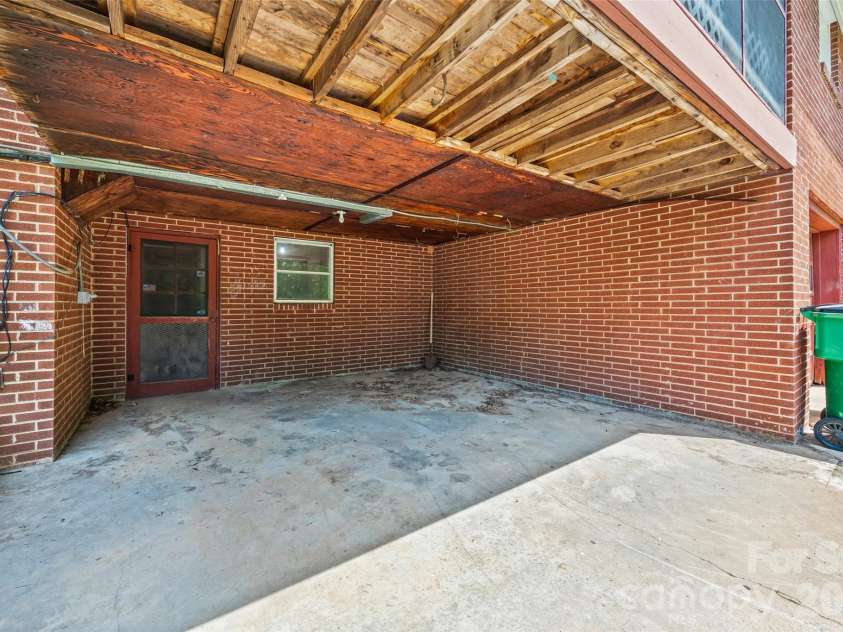 7233 Tuckaseegee Road, Charlotte, NC 28214.  MLS# CAR4379015, YatesRealty ID 20810. 