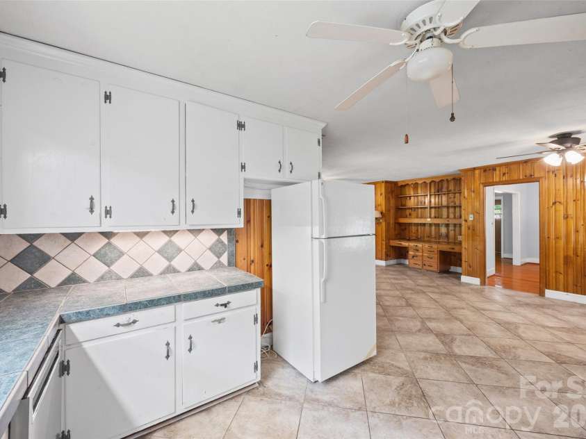 7233 Tuckaseegee Road, Charlotte, NC 28214.  MLS# CAR4379015, YatesRealty ID 20810. Kitchen