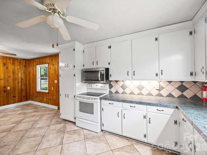 7233 Tuckaseegee Road, Charlotte, NC 28214.  MLS# CAR4379015, YatesRealty ID 20810. Kitchen