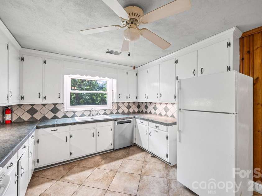 7233 Tuckaseegee Road, Charlotte, NC 28214.  MLS# CAR4379015, YatesRealty ID 20810. Kitchen