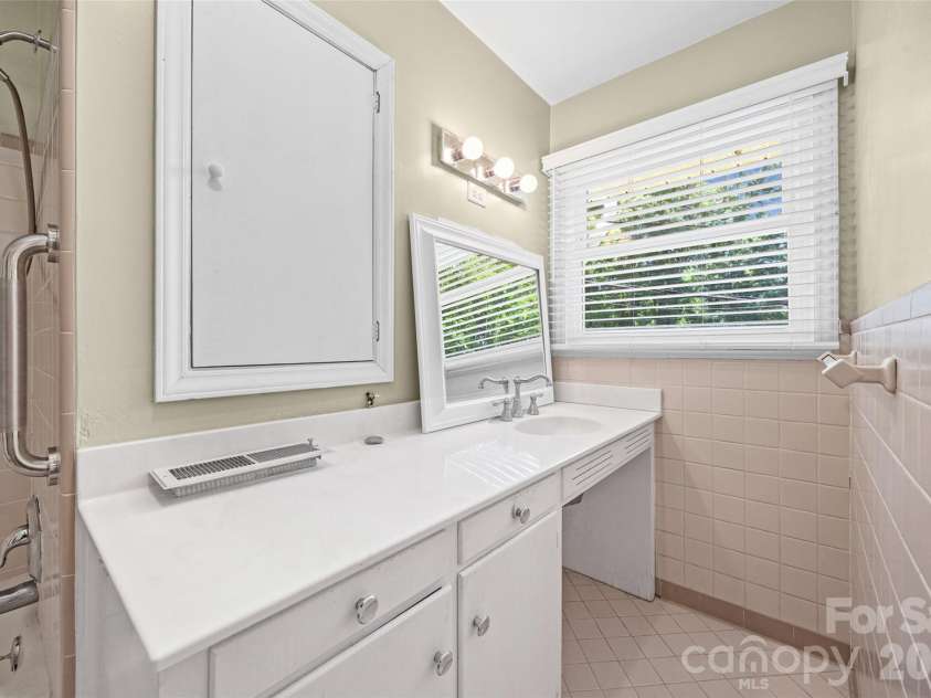 7233 Tuckaseegee Road, Charlotte, NC 28214.  MLS# CAR4379015, YatesRealty ID 20810. Primary Bathroom