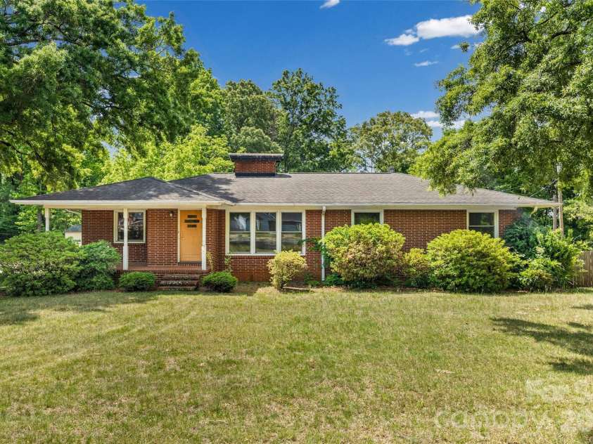 7233 Tuckaseegee Road, Charlotte, NC 28214.  MLS# CAR4379015, YatesRealty ID 20810. Welcome home!