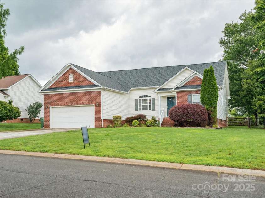 116 Birchwood Court, Mount Holly, NC 28120.  MLS# CAR4268007, YatesRealty ID 20811. 