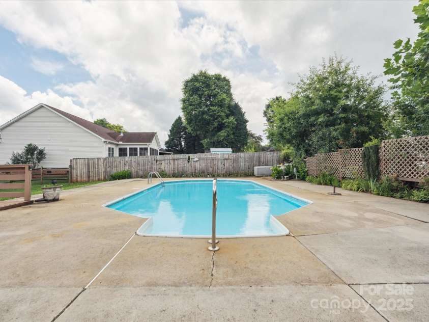 116 Birchwood Court, Mount Holly, NC 28120.  MLS# CAR4268007, YatesRealty ID 20811. 