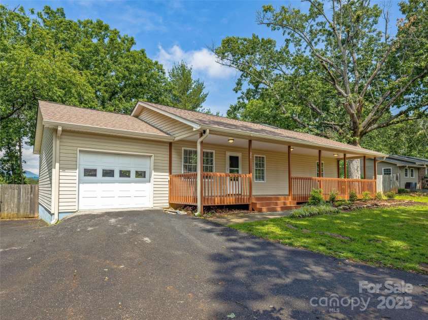 24 Memory Lane, Arden, NC 28704.  MLS# CAR4271888, YatesRealty ID 20812. 