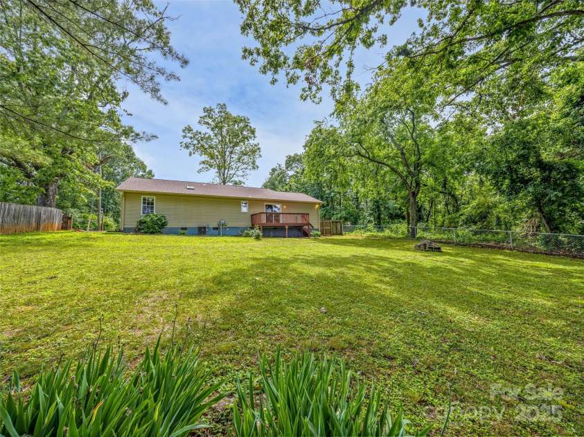 24 Memory Lane, Arden, NC 28704.  MLS# CAR4271888, YatesRealty ID 20812. 