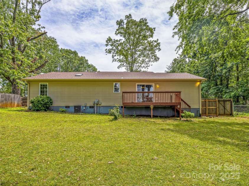 24 Memory Lane, Arden, NC 28704.  MLS# CAR4271888, YatesRealty ID 20812. 