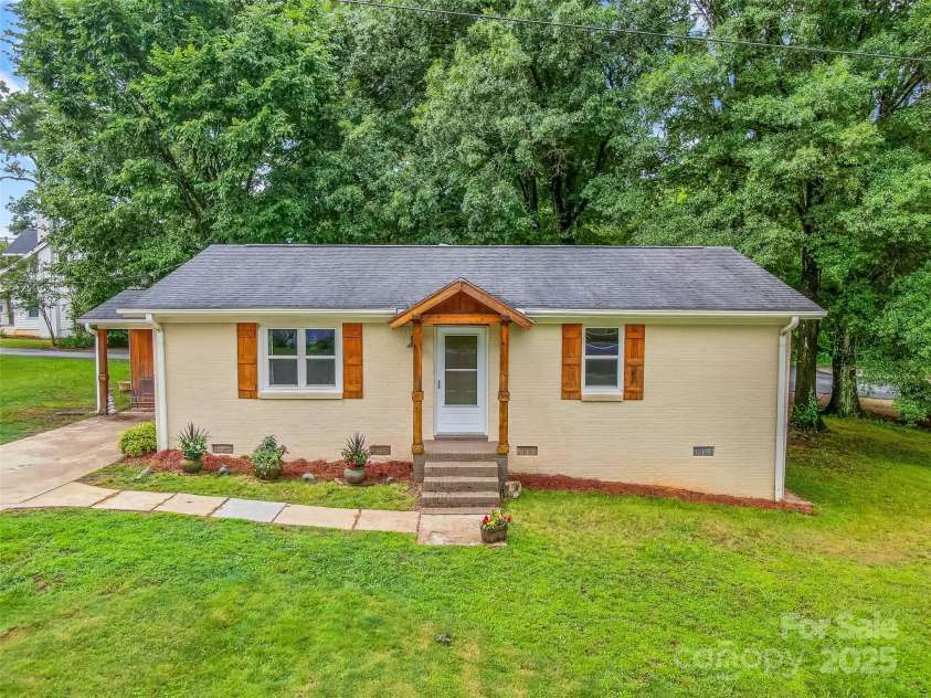 21322 McCall Street, Cornelius, NC 28031.  MLS# CAR4272171, YatesRealty ID 20813. 