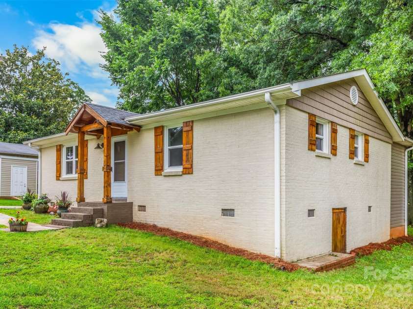 21322 McCall Street, Cornelius, NC 28031.  MLS# CAR4272171, YatesRealty ID 20813. 