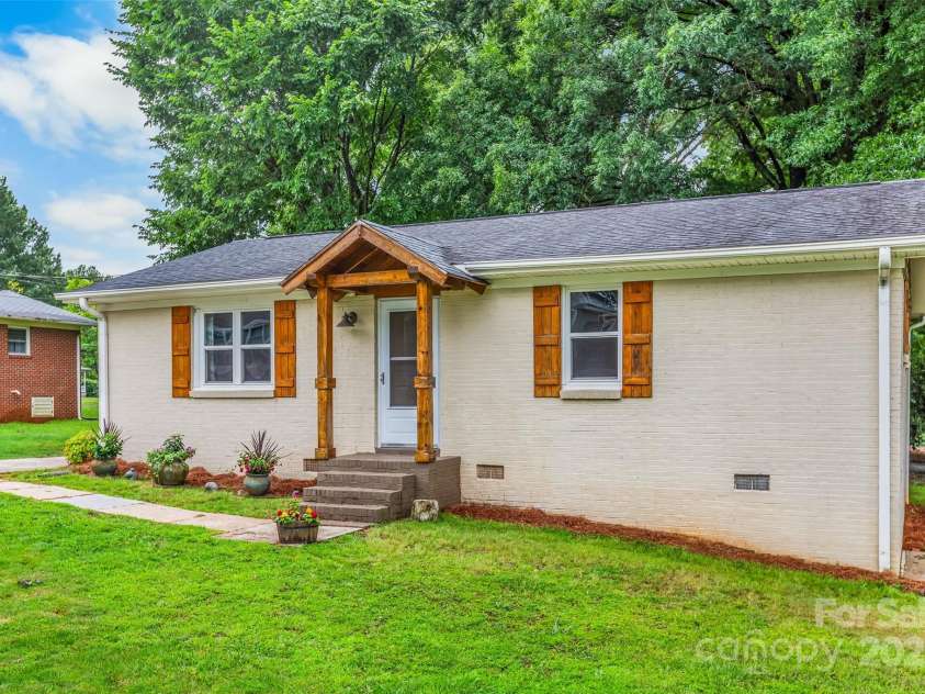 21322 McCall Street, Cornelius, NC 28031.  MLS# CAR4272171, YatesRealty ID 20813. 