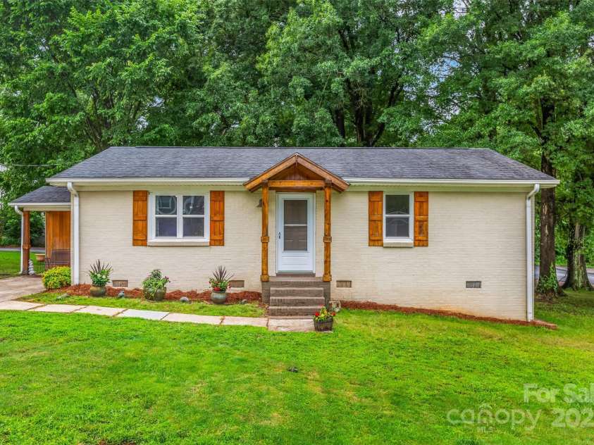21322 McCall Street, Cornelius, NC 28031.  MLS# CAR4272171, YatesRealty ID 20813. 