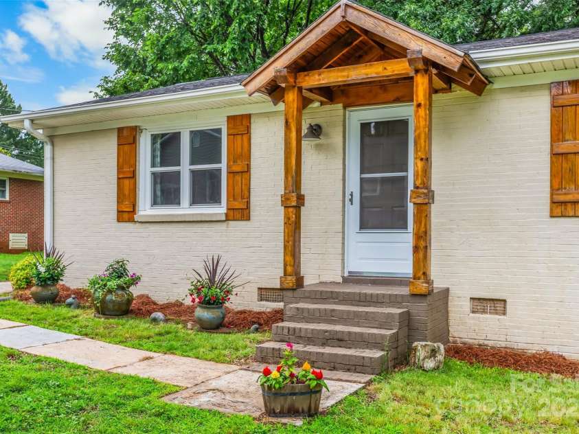 21322 McCall Street, Cornelius, NC 28031.  MLS# CAR4272171, YatesRealty ID 20813. 