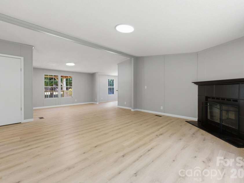 6490 Willow Road, Hendersonville, NC 28739.  MLS# CAR4378967, YatesRealty ID 20813. 