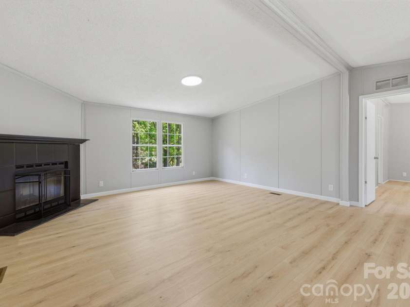 6490 Willow Road, Hendersonville, NC 28739.  MLS# CAR4378967, YatesRealty ID 20813. 