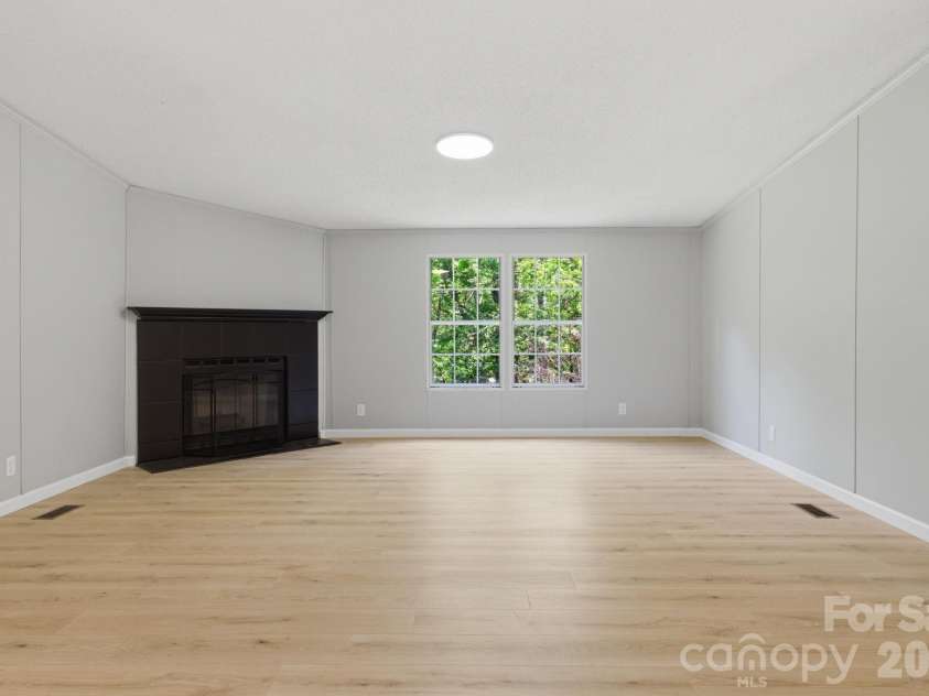 6490 Willow Road, Hendersonville, NC 28739.  MLS# CAR4378967, YatesRealty ID 20813. 