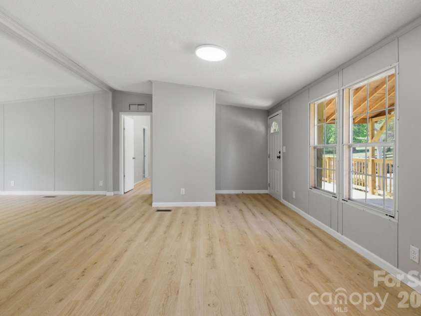 6490 Willow Road, Hendersonville, NC 28739.  MLS# CAR4378967, YatesRealty ID 20813. 