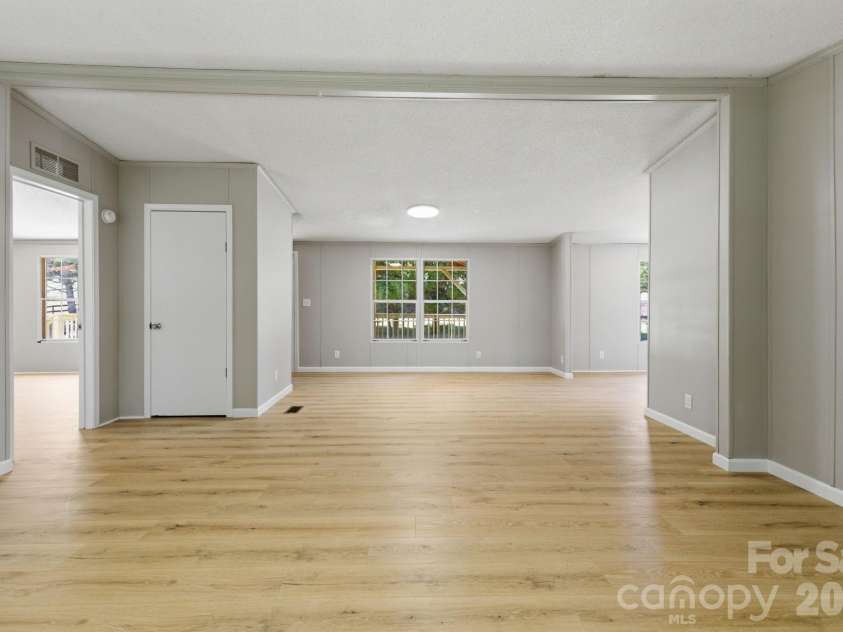 6490 Willow Road, Hendersonville, NC 28739.  MLS# CAR4378967, YatesRealty ID 20813. 