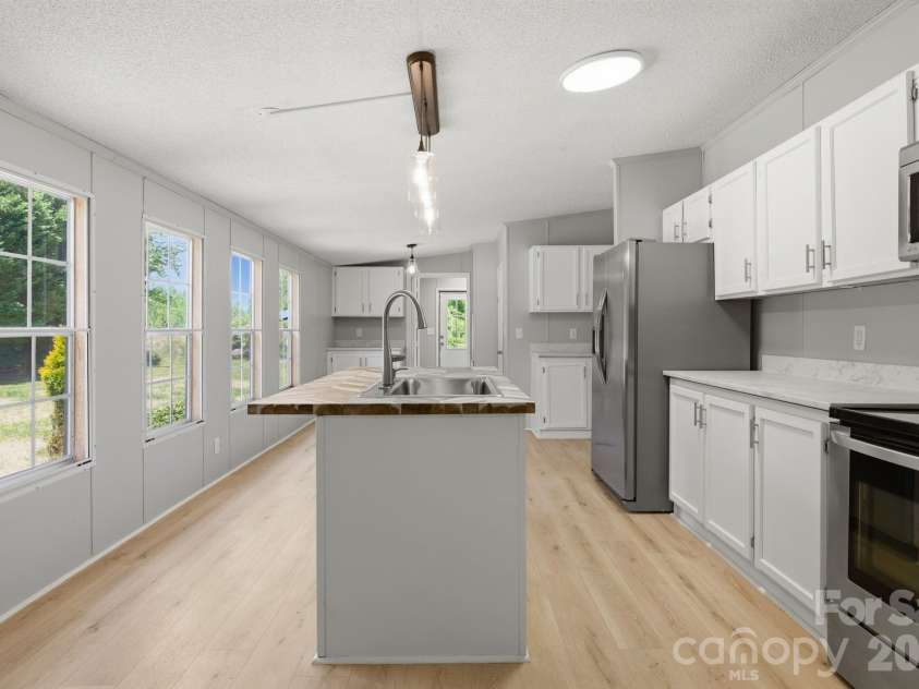 6490 Willow Road, Hendersonville, NC 28739.  MLS# CAR4378967, YatesRealty ID 20813. 