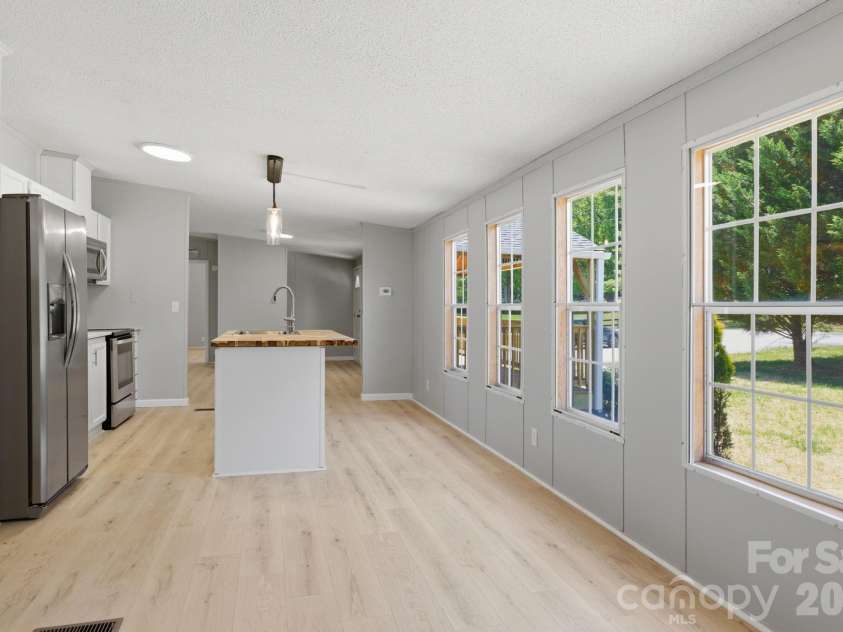 6490 Willow Road, Hendersonville, NC 28739.  MLS# CAR4378967, YatesRealty ID 20813. 
