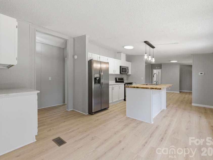 6490 Willow Road, Hendersonville, NC 28739.  MLS# CAR4378967, YatesRealty ID 20813. 